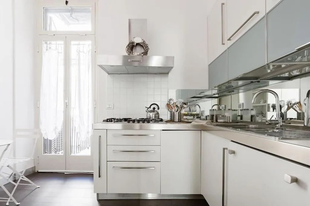 Re-Imagined Apartment In Historical Building Rom Italien