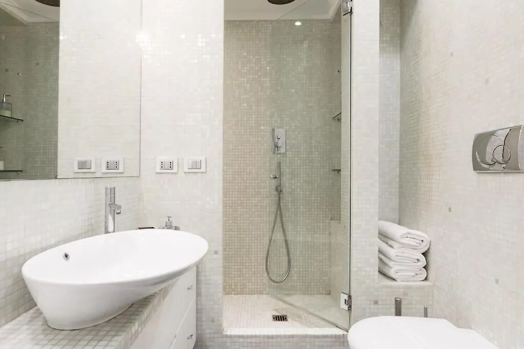 Re-Imagined Apartment In Historical Building Rom 0*,
